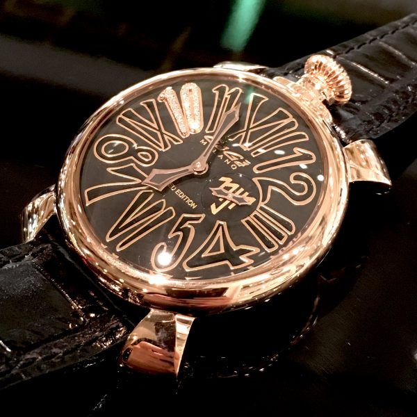 ガガミラノ　腕時計　ネイマールモデル　世界限定1111本電池式になっています