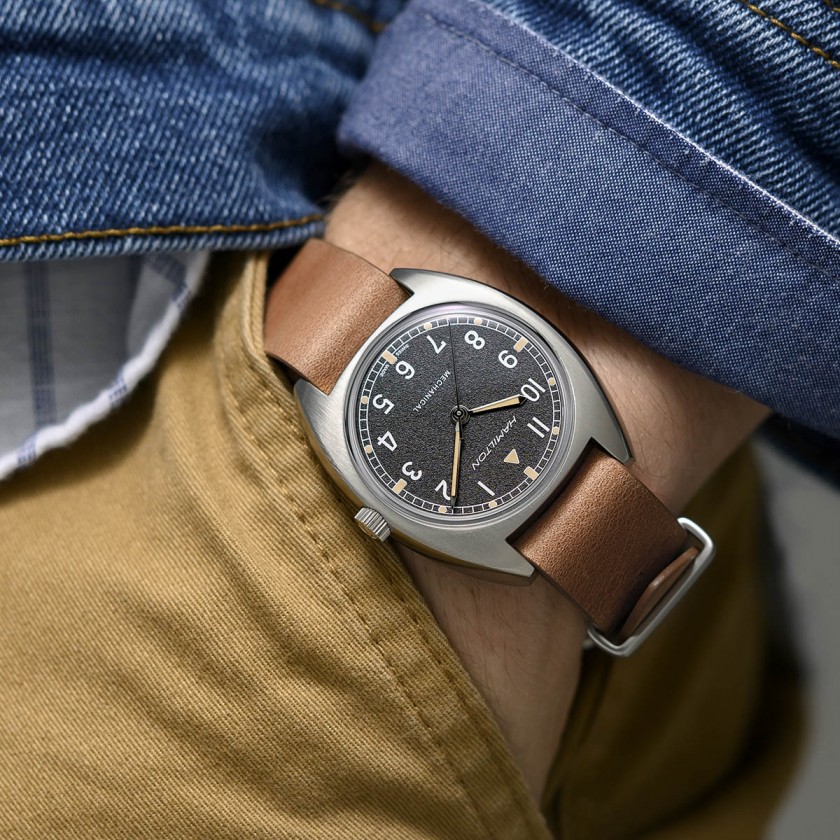 h76419531_wristshot