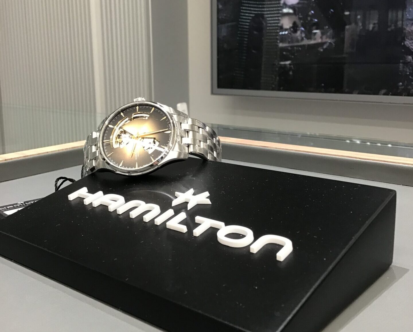 ハミルトン、定番人気のジャズマスターオープンハートに新色登場！